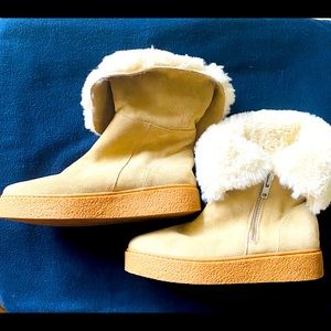J/SLIDES NYC Tan suede leather fur boots. Never worn.